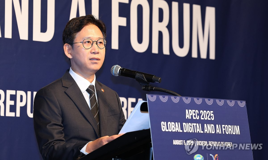 Science minister urges mobile carriers to utilize AI in scam prevention